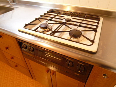 Kitchen.  ☆ 3-burner stove Installed ☆