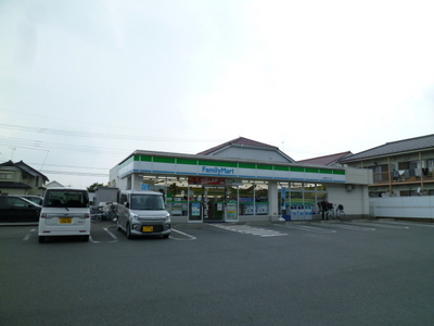 Convenience store. 50m to Family Mart (convenience store)