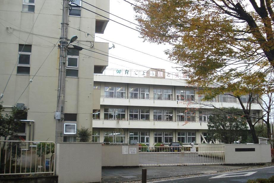 Junior high school. Ome Municipal Kasumidai until junior high school 776m