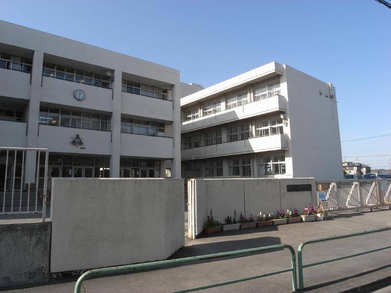 Junior high school. 520m to Ome Tatsuizumi junior high school (junior high school)
