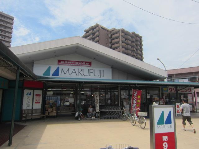 Supermarket. Marufuji until Higashioume shop 374m
