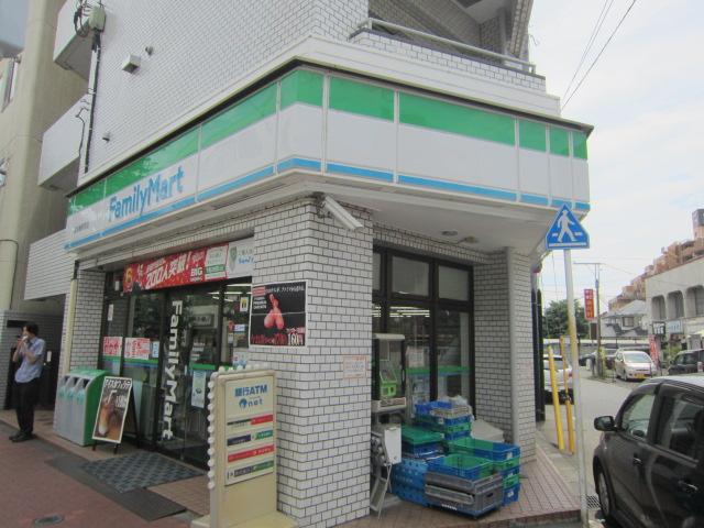 Convenience store. FamilyMart Higashioume 150m to the station shop