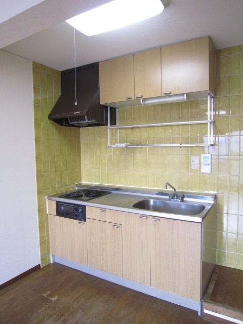 Kitchen. If you are satisfied facilities, It sticks on fire cooking soul \ (~o~) / 