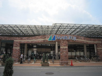 Supermarket. 500m to Marufuji (super)