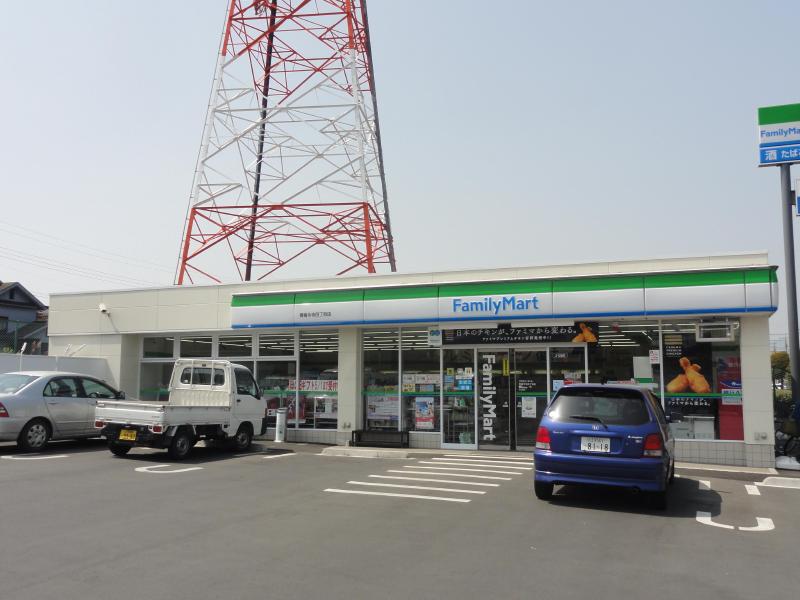 Convenience store. 250m to Family Mart (convenience store)