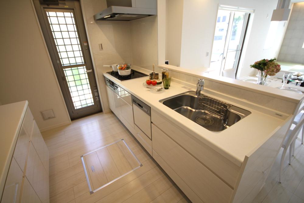 Same specifications photo (kitchen). The company construction cases