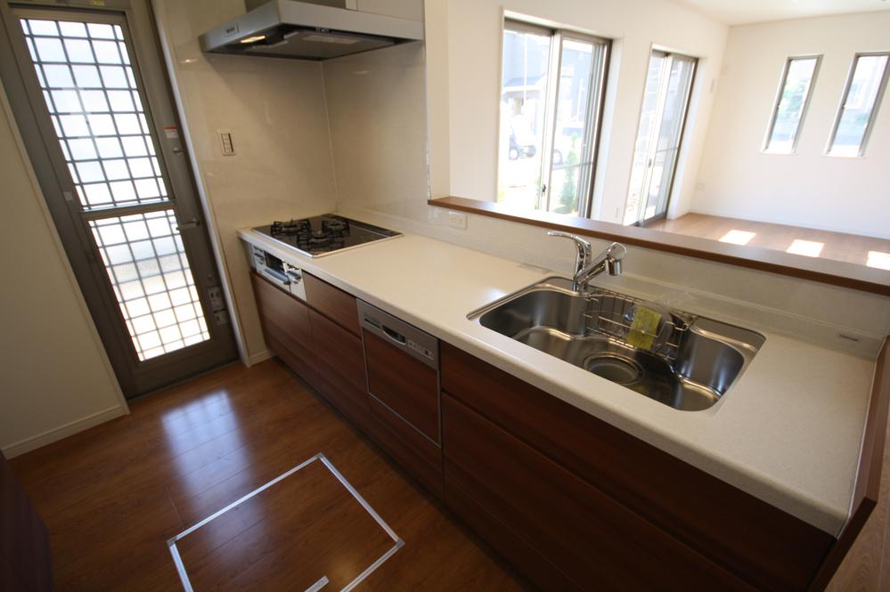 Same specifications photo (kitchen). The company construction cases