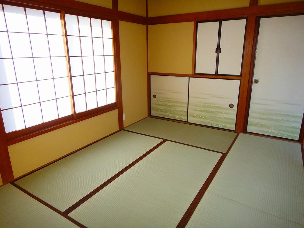 Non-living room. A Japanese-style room 6 quires of calmness