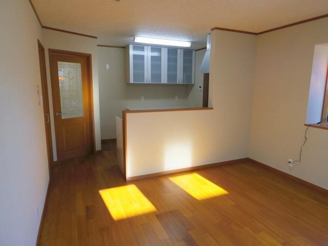 Living. First floor 13.6 Pledge LDK