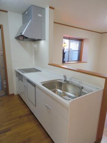 Kitchen. IH, Dishwasher