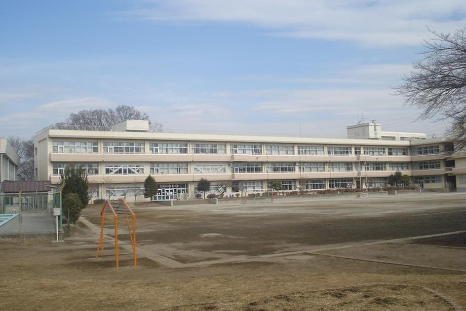 Primary school. Ome Municipal Shinmachi to elementary school 727m