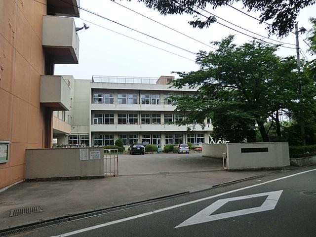Junior high school. Ome Municipal Kasumidai until junior high school 1178m