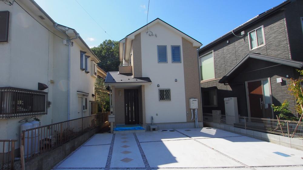 Local photos, including front road. appearance