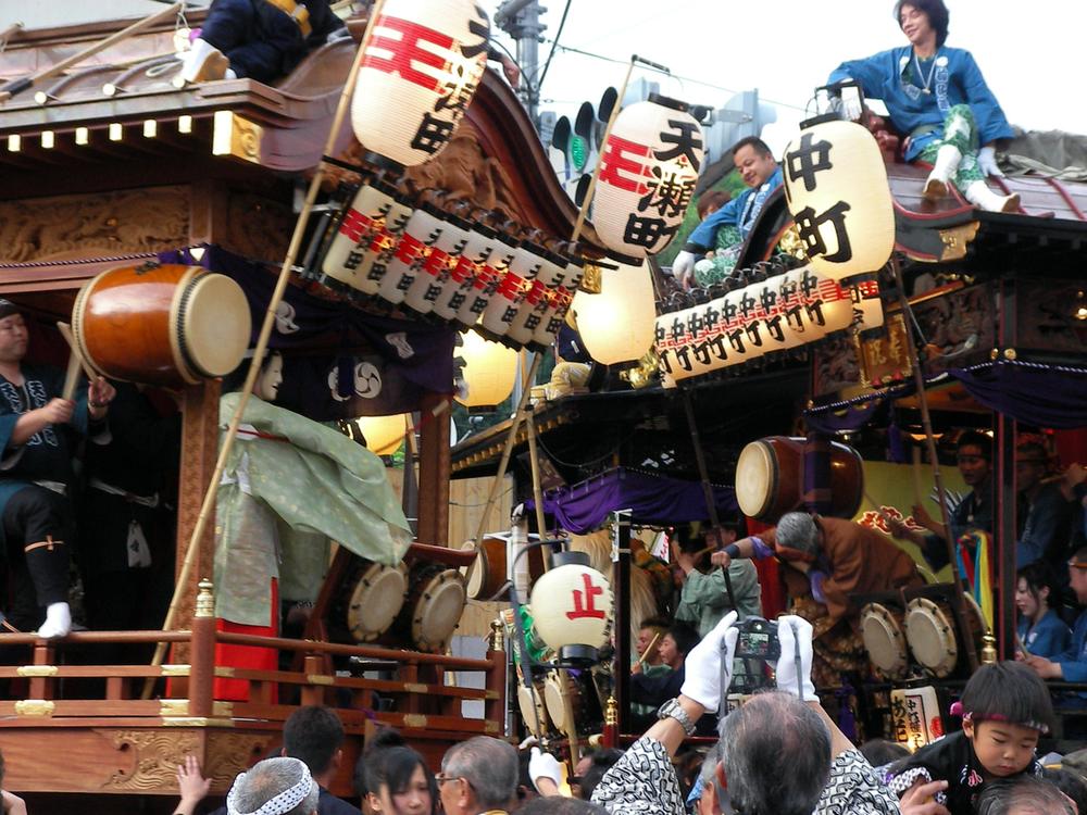 Streets around. Ome is a major event of 2000m Ome to festival. Bearers a portable shrine, Is a summer tradition of fireworks is also seen.