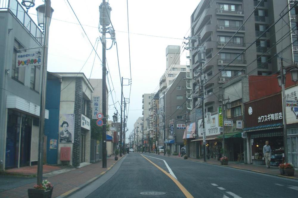Streets around. 150m to Ome shopping street Avenue