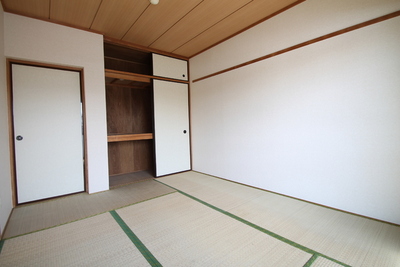 Living and room. 6 Pledge Japanese-style room with closet