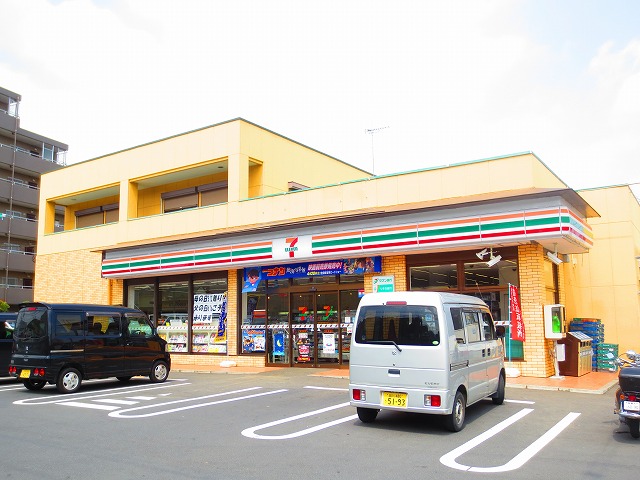 Convenience store. 538m to Seven-Eleven Nagabuchi store (convenience store)