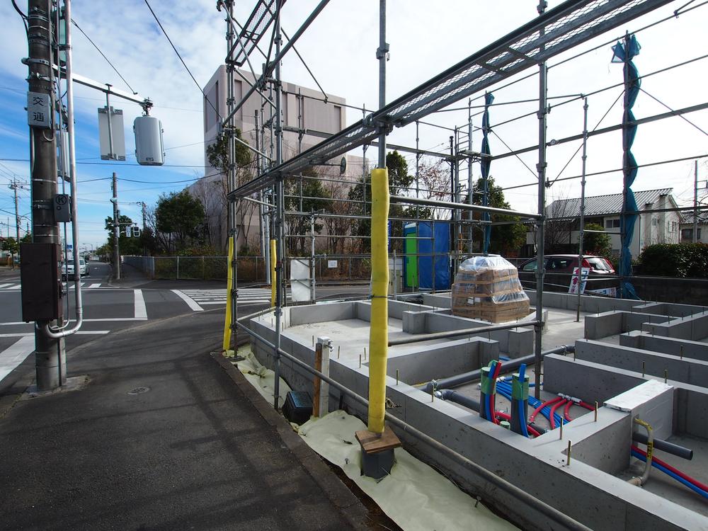 Local photos, including front road. December 2013 shooting