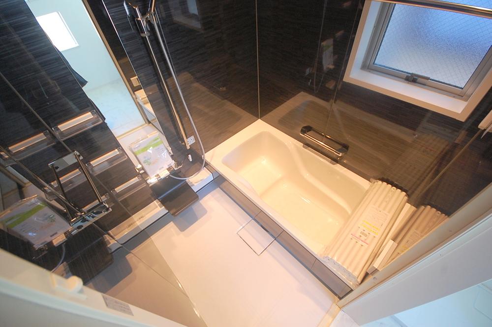 Bathroom. The company construction cases