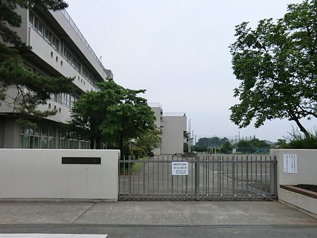 Primary school. Ome Municipal Kasumidai to elementary school 869m