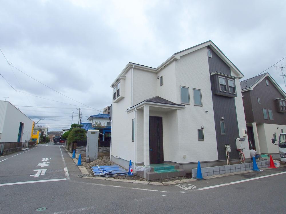 Local appearance photo. Local (10 May 2013) Shooting