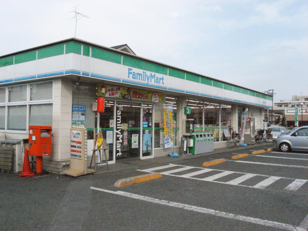 Convenience store. FamilyMart Kawabe-cho 6-chome store up (convenience store) 220m