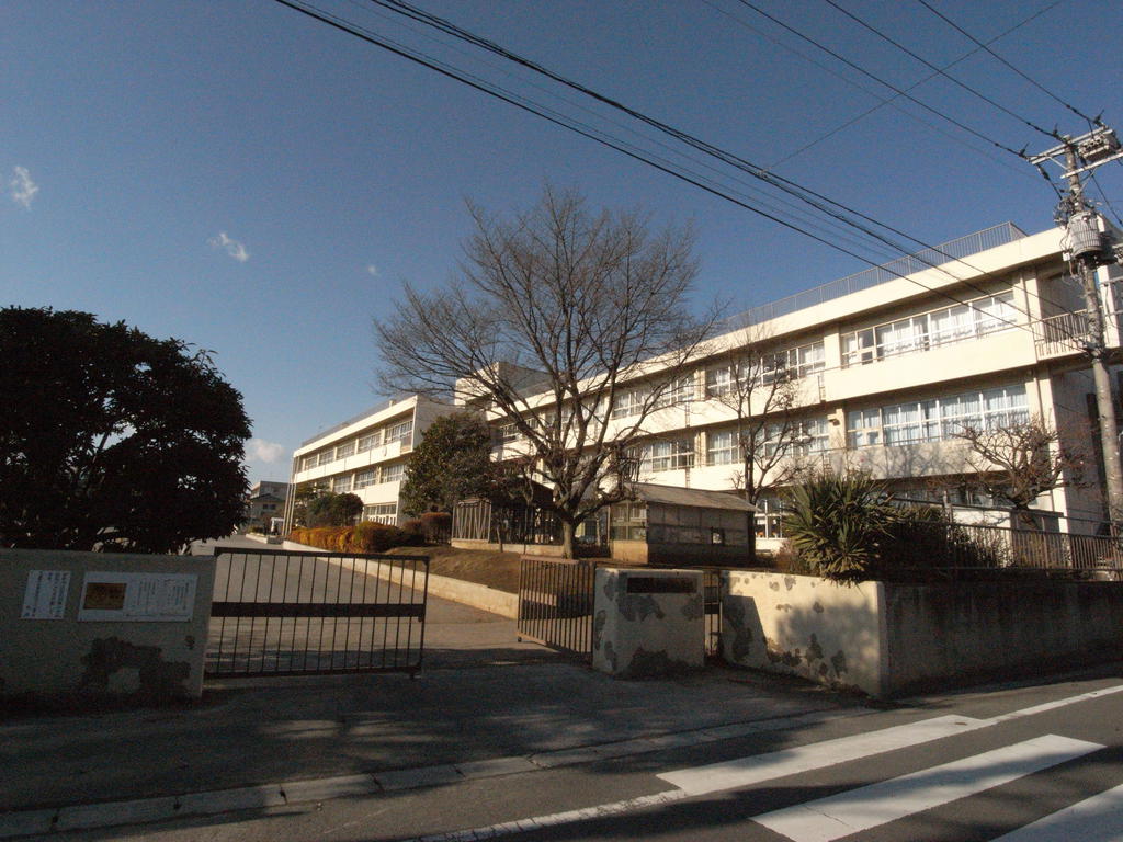 Primary school. 750m to Ome Municipal Kawabe elementary school (elementary school)