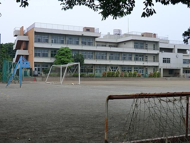 Junior high school. Ome Municipal Kasumidai until junior high school 1349m