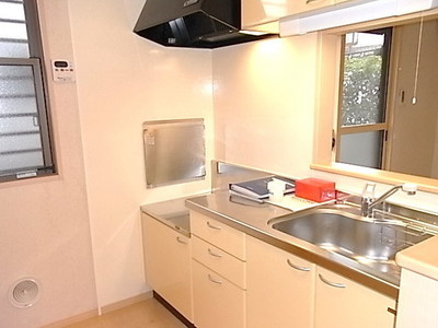 Kitchen. Popular face-to-face kitchen ・ Gas stove installation Allowed
