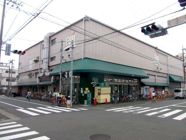 Supermarket. Until Fuji Haneda shop 720m