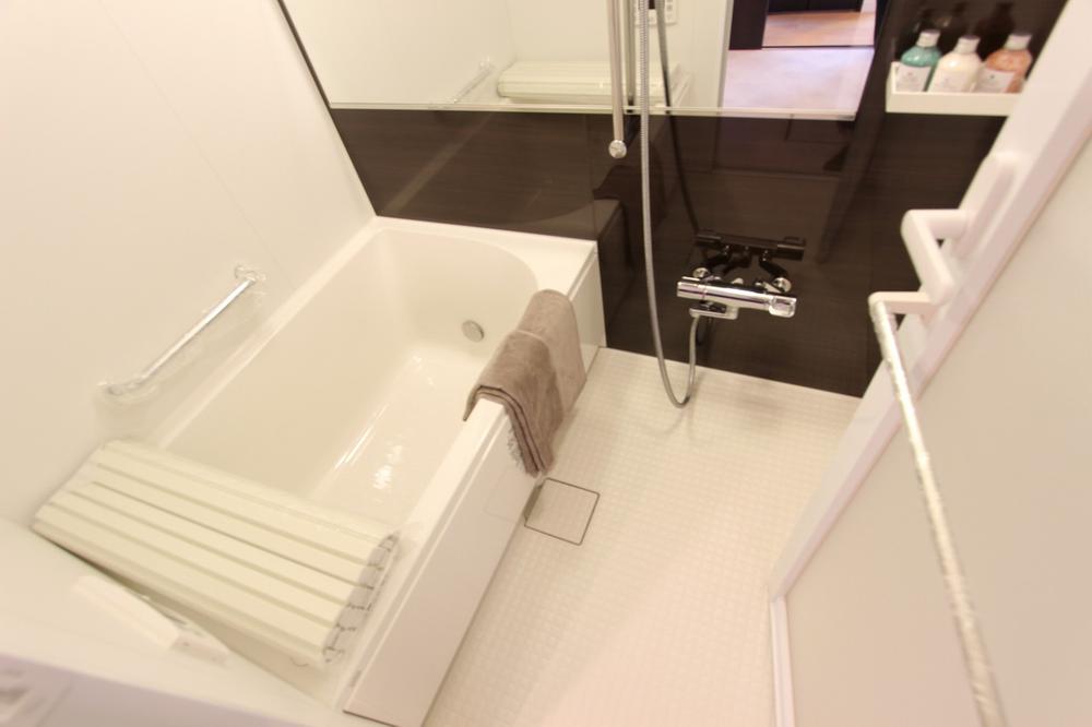 Bathroom. Reheating, With bathroom dryer Room (August 2013) Shooting