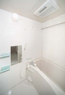 Bath. With bathroom dryer ・ Hot water clad function with bus!