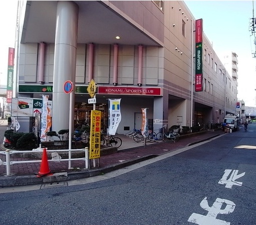 Supermarket. Maruetsu Omori Machiten to (super) 495m