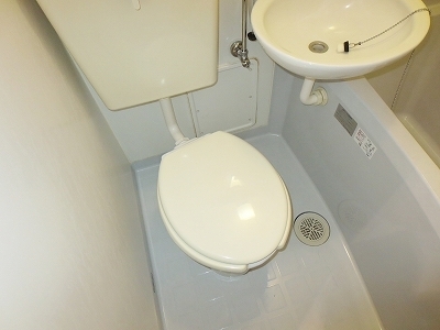 Toilet. 3-point unit type toilet