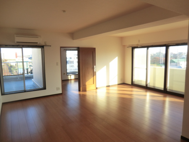 Living and room