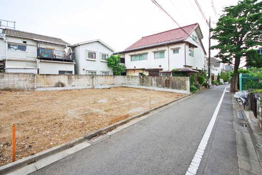 Local photos, including front road. Frontal road