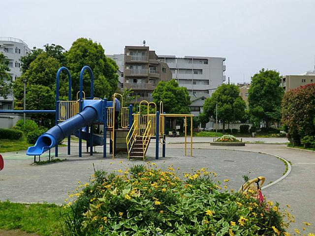 park. 900m until Nishikamata park