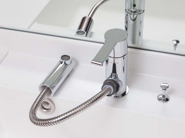 Bathing-wash room.  [ãƒžãƒ «ãƒ ã, · ãƒ³ã, ° ãƒ« ãƒ¬ãƒ ãƒ¼æ ·· å æ °'æ "] It can also be used as a shower in a drawer, It has adopted a single-lever mixing faucet.