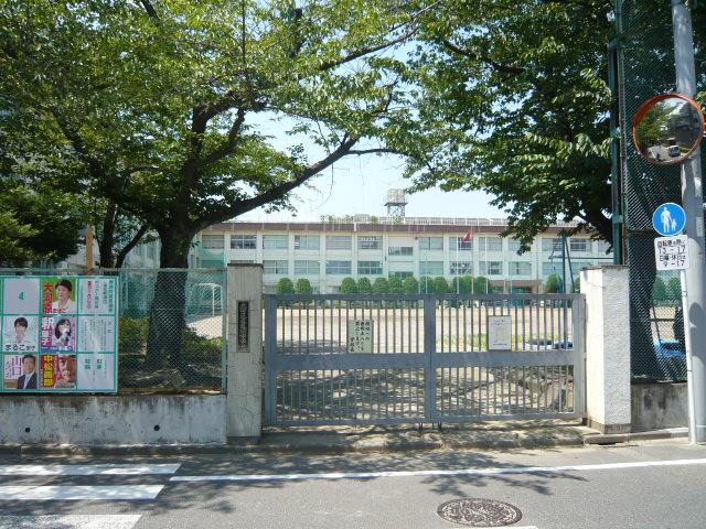 Junior high school. Hasunuma 800m until junior high school