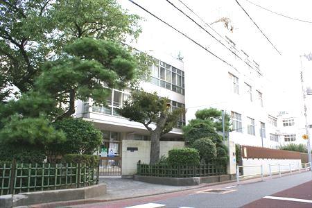 Primary school. 575m to Ota - site Arai second elementary school
