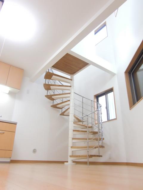 Living. The first floor living room there is a stylish spiral staircase! LDK12 Pledge