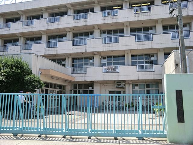 Junior high school. 670m to Ota Ward Omorihigashi Junior High School