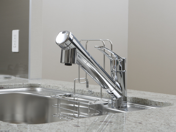 Kitchen.  [Water purifier integrated shower faucet] You can use the water purification in a single switching, Adopt a water purifier integrated shower faucet that does not take the place. It is also useful in the care of a wide sink because the nozzle is extended.  ※ Separately it will cost in the replacement of the water purification filter.