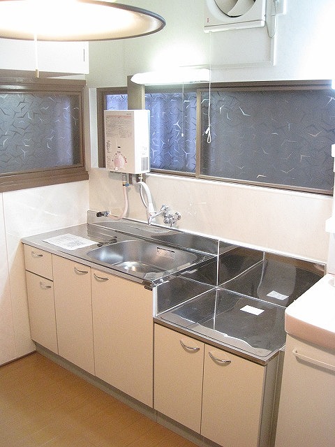 Kitchen. A window kitchen! spacious!