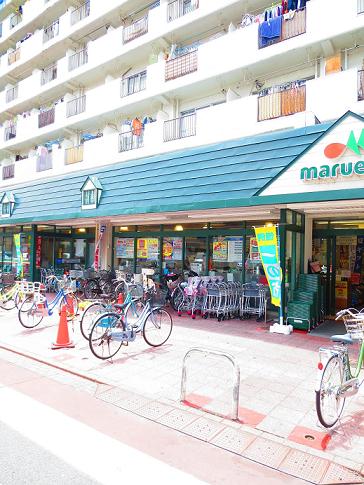 Supermarket. Maruetsu Umeyashiki to the store (supermarket) 569m