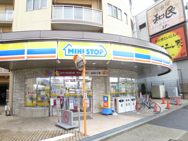 Convenience store. MINISTOP Torii Station store (convenience store) to 400m