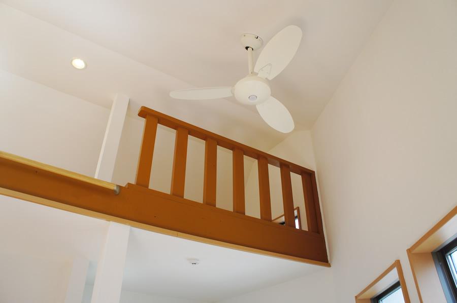 Other Equipment. Ceiling fan attached to the ceiling of the atrium, Produce a stylish space. 