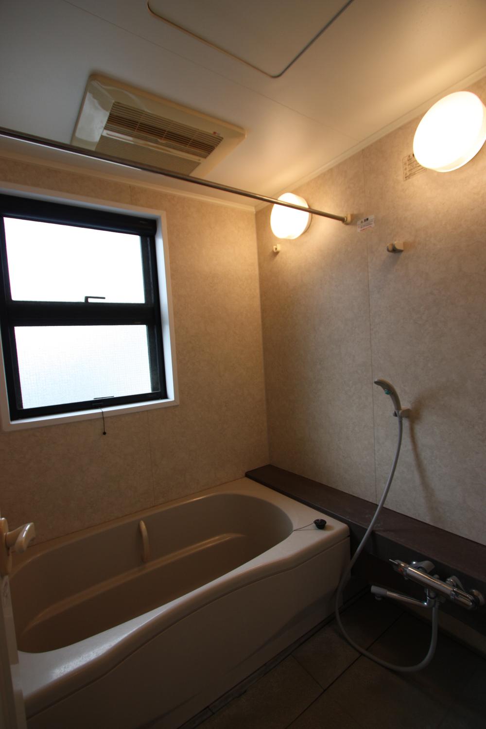 Bathroom. Bathrooms is also window ventilation ◎