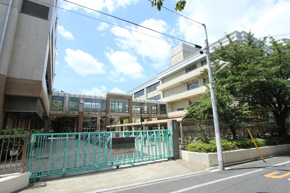 high school ・ College. Metropolitan Yukitani until high school 810m