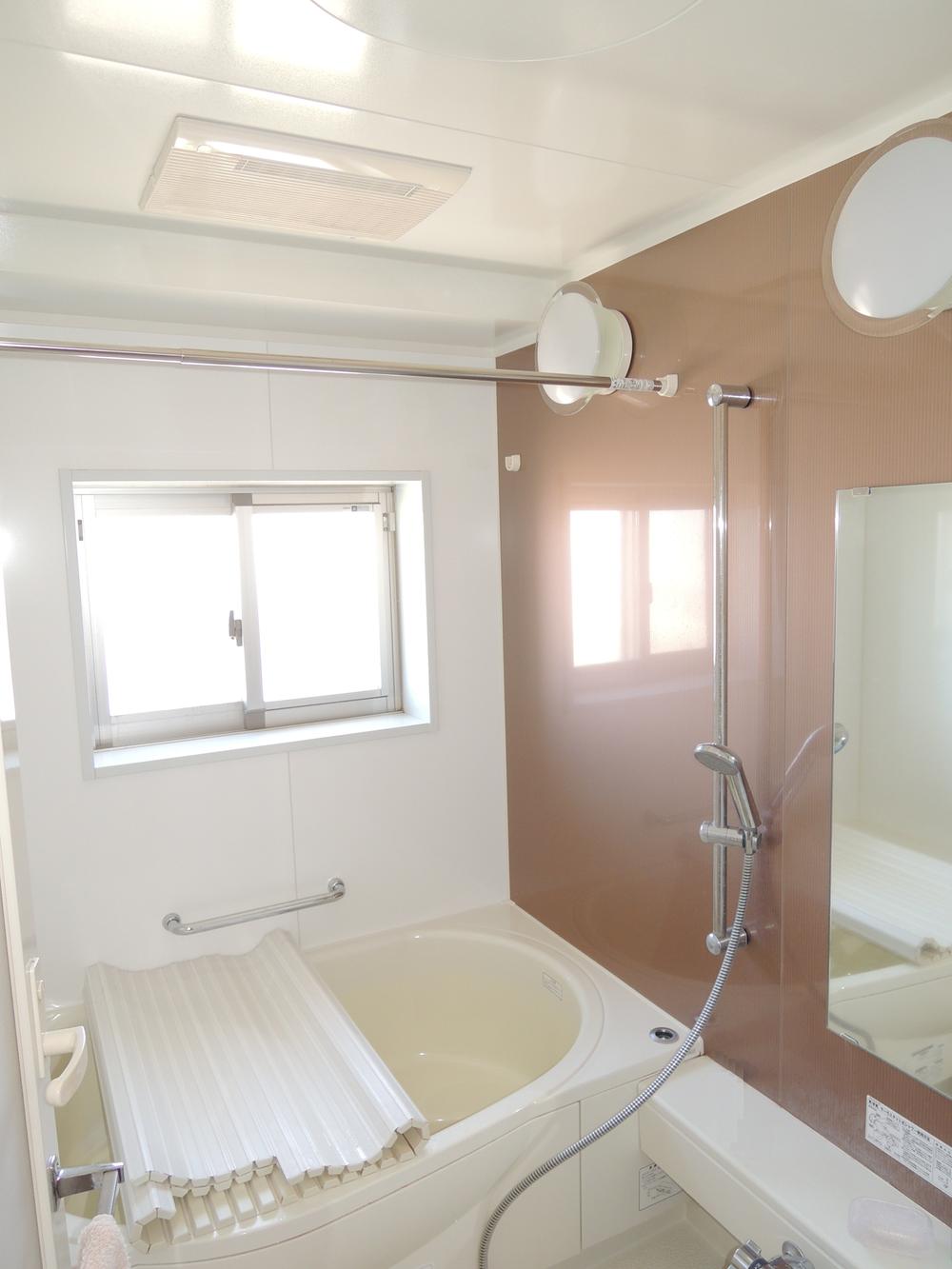Bathroom. Indoor (10 May 2013) Shooting Bathroom with a window. Spacious bathroom of 1 pyeong type (1418)